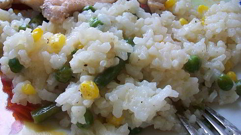 рис с горошком, кукурузой и стручковой фасолью