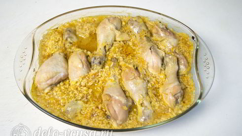 рис с куриными ножками в духовке