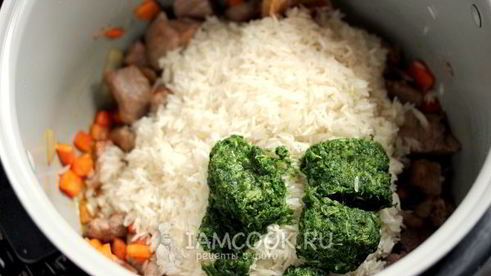 рис с мясом и шпинатом в мультиварке