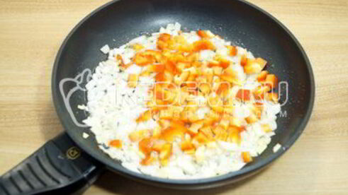 рис с овощами на сковороде