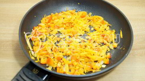 рис с овощами на сковороде