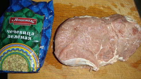 зеленая чечевица с тушеным мясом