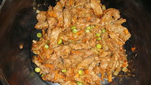 зеленая чечевица с тушеным мясом