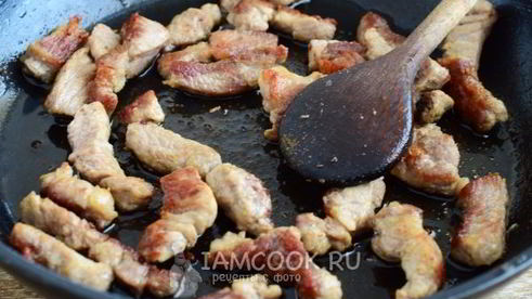 жареная картошка с мясом и грибами