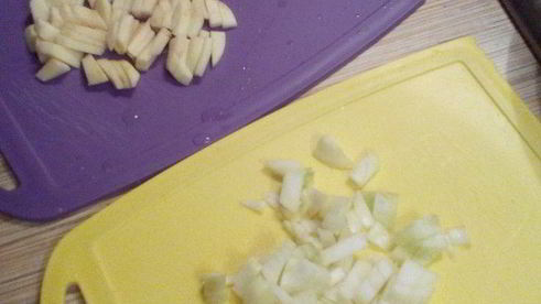 жареная картошка с яблоками