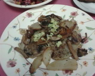 Жареный картофель с грибами