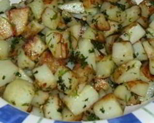 Жареный картофель с кинзой и чесноком