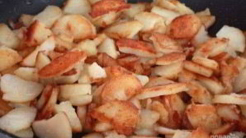 жареный картофель с луком