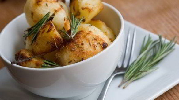 Рецепт Золотистого молодой картофель с лимоном и розмарином