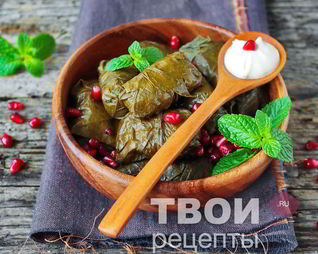 Долма в виноградных листьях