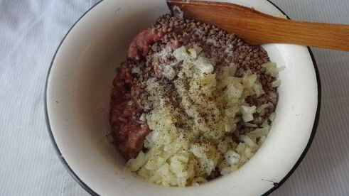 голубцы из молодой капусты с фаршем и чечевицей