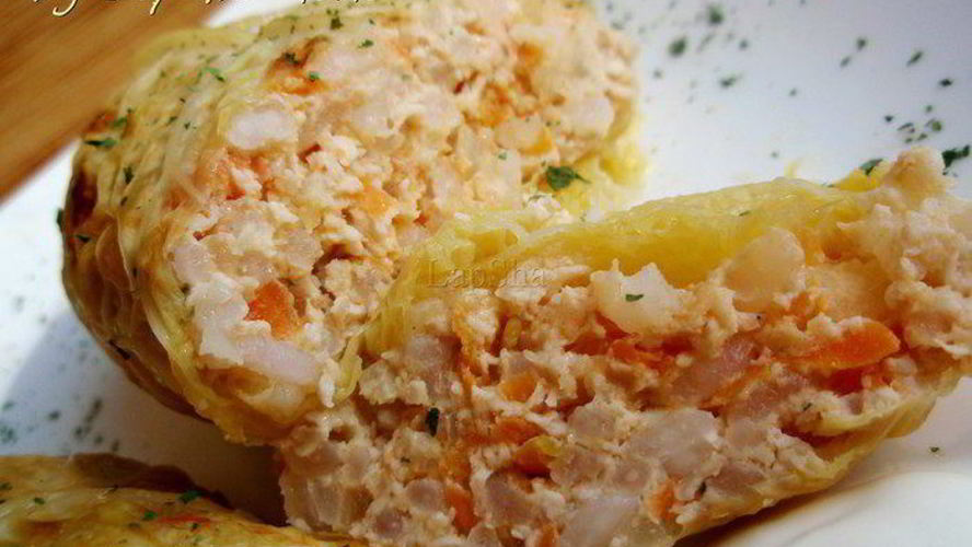Рецепт куриных голубцов с овощами в листьях савойской капусты