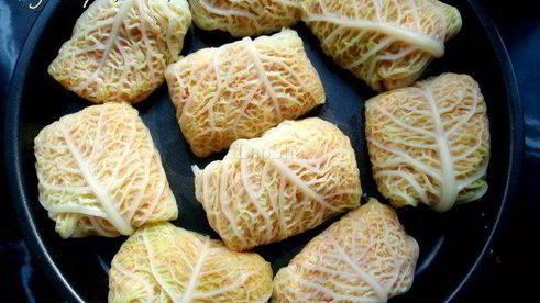 куриные голубцы с овощами в листьях савойской капусты