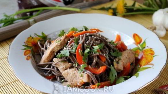 Рецепт Гречневой лапши с курицей и овощами