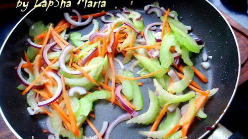 гречневая лапша соба с курицей и овощами