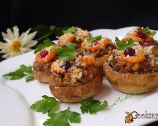 Фаршированные шампиньоны с пикантной начинкой