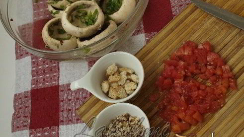 фаршированные шампиньоны с пикантной начинкой