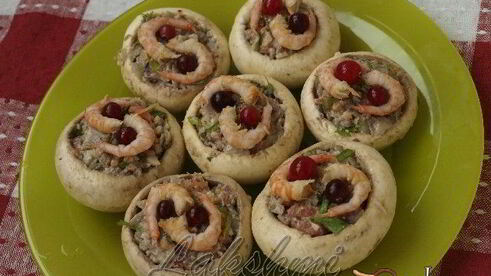фаршированные шампиньоны с пикантной начинкой