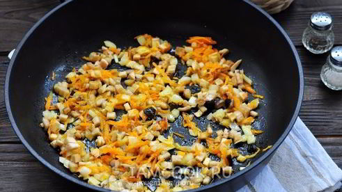 грибы, фаршированные гречкой