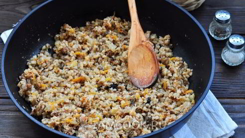 грибы, фаршированные гречкой