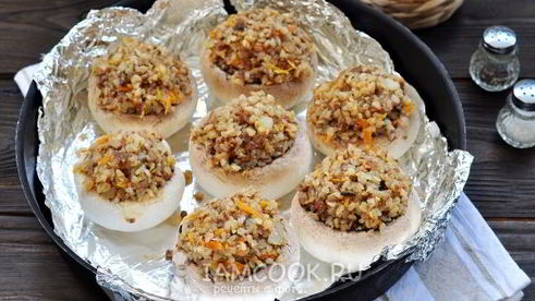 грибы, фаршированные гречкой
