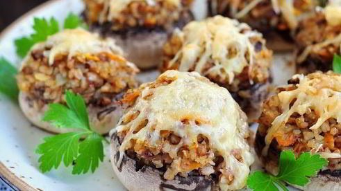 грибы, фаршированные гречкой