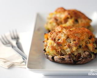 Грибы, фаршированные овощной начинкой