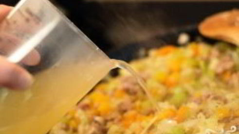 грибы, фаршированные овощной начинкой