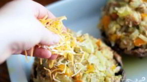 грибы, фаршированные овощной начинкой