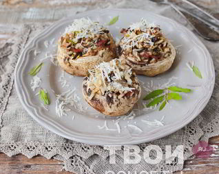 Грибы, фаршированные рисом