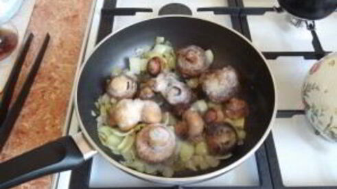 грибы, тушенные со сливками