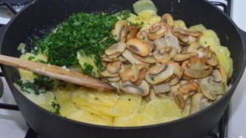 грибы тушеные в сливках