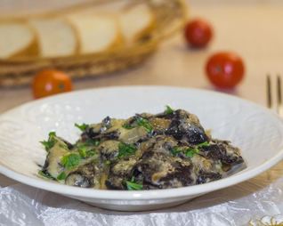 Грибы в сметане в духовке запеченные с сыром