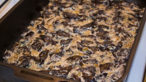 грибы в сметане в духовке запеченные с сыром