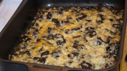грибы в сметане в духовке запеченные с сыром