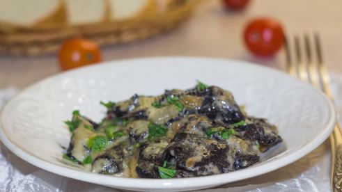 грибы в сметане в духовке запеченные с сыром