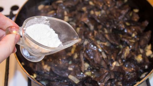 грибы в сметане в духовке запеченные с сыром