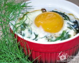 Грибы, запеченные со шпинатом и яйцом