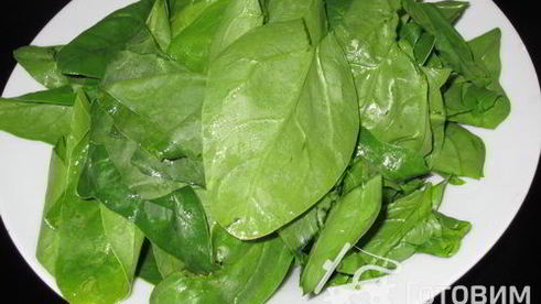 грибы, запеченные со шпинатом и яйцом