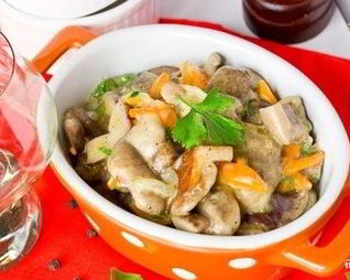 Маслята, тушеные в сметане