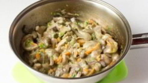 маслята, тушеные в сметане