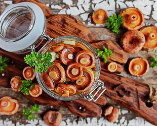 Рыжики в пряном маринаде