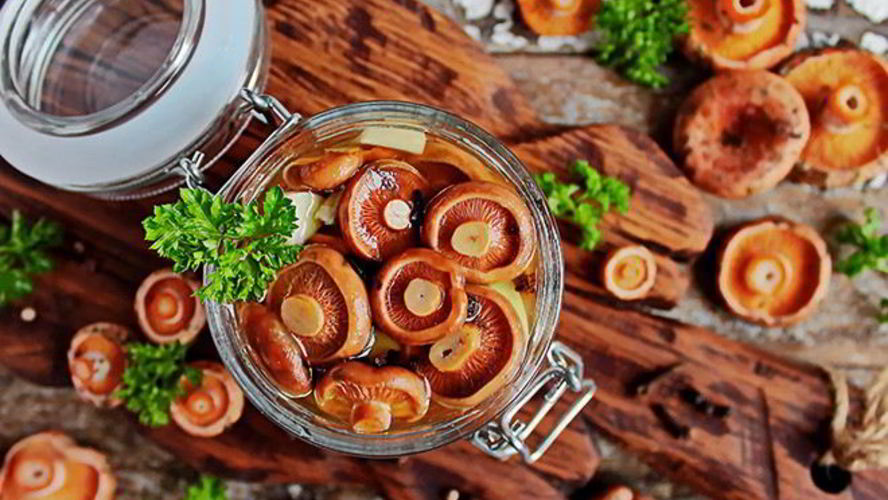 Рецепт рыжиков в пряном маринаде