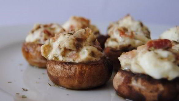 Рецепт Шампиньонов фаршированных беконом под сырной корочкой