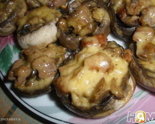 Шампиньоны фаршированные курицей
