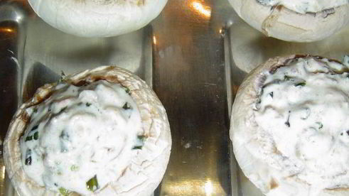 шампиньоны фаршированные морское искушение