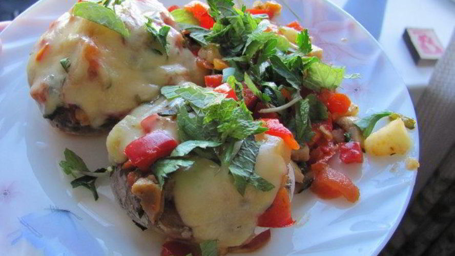 Рецепт шампиньонов, фаршированных овощами