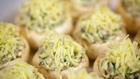 шампиньоны с курицей и сыром