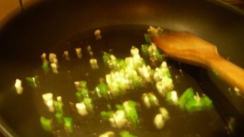 шампиньоны сo шпинатом, сливками и чили