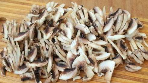 шампиньоны в сливочном соусе